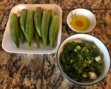 A picture of step 1 of Okra with Scallion Oil.