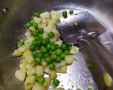 আলু মটরশুঁটি মরিচ(Aloo matorshuti morich recipe in Bengali) রেসিপির ধাপ 3 ছবি