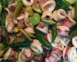 Foto langkah ke 3 dari resep Oseng cumi cabe hijau.