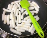 Hình bước làm 6 của món Bánh gạo cay Hàn Quốc tỉ lệ dễ nhớ