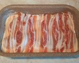 Fokhagymás tejföllel sült sonkás-baconös-sajtos csirkemell recept fázis 4 fotója