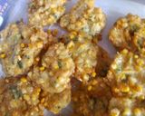 Foto langkah ke 4 dari resep Bakwan jagung renyah diluar lembut di dalam.