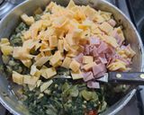 Foto del paso 3 de la receta: Pascualina de acelga con papas, jamón y queso