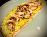 Foto del paso 7 de la receta: Desayuno saludable : Tostada verde de aguacate, huevo y champiñón