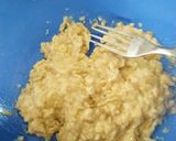 Foto langkah ke 1 dari resep Bolu pisang panggang tanpa mixer.