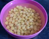 A picture of step 1 of Chana Tikka Masala.