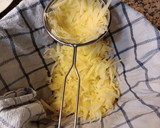 Foto del paso 4 de la receta: Nidos de patatas con gulas y huevos de codorniz