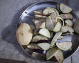 फ्राइड बैंगन का सलाद (fried baingan ka salad recipe in Hindi) रेसिपी चरण 2 फोटो