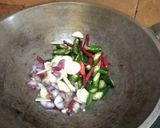 Foto langkah ke 4 dari resep Tumis Kecap Jantung Ayam.