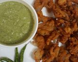 A picture of step 3 of Kanda Bhaji.
