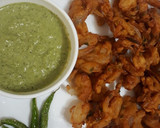 A picture of step 3 of Kanda Bhaji.