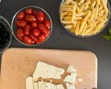 Foto del passaggio 1 della ricetta Pasta fredda pomodorini feta e olive