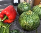 Foto del paso 1 de la receta: Zapallitos rellenos 👩🏻🌾