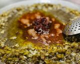 Foto del paso 4 de la receta: Paella de rape, ajos tiernos, espárragos y alcachofas 🥘 🧔♂️