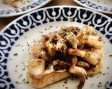 Foto del paso 5 de la receta Sepia encebollada sobre mini focaccias a la pimienta