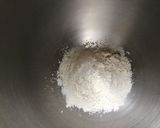 Une image de l'étape 1 de Pâte brisée aux trois farines et lait.