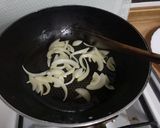รูปขั้นตอนการทำที่ 2 ของ สปาเก็ตตี้หมูซอสมะเขือเทศ