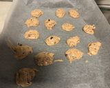 Foto del paso 5 de la receta: Galletas con virutas de chocolate y lacasitos thermomix 🍪