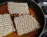 A picture of step 2 of Garlic Cheesy Maggi.