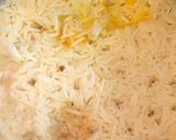 صورة لخطوة 3 من وصفة صينية رز بالقشطة طبقه دجاج بالوسط 😋