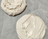 Foto del passaggio 4 della ricetta Meringata ai frutti misti