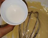 A picture of step 4 of Vanilla sandwich cake.