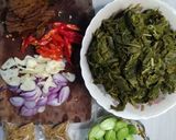 Foto langkah ke 1 dari resep Oseng Daun Singkong.