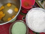 Bolu Pandan Jadul dengan Daun pandan dan daun Suji