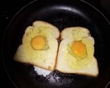 A picture of step 3 of Toast mayai.