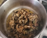 Foto del paso 2 de la receta: Solomillo de cerdo con salsa de champiñones y papas dolar