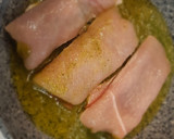 Foto del paso 6 de la receta: Rollitos de pollo con pesto de avellanas sobre cama de patatas