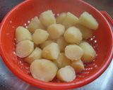 A picture of step 2 of Crunchy roast potatoes.