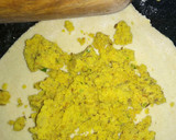 A picture of step 3 of Chana daal paratha.
