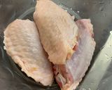 รูปขั้นตอนการทำที่ 1 ของ ปีกไก่ทอดน้ำปลา (ในกระทงใบตอง)