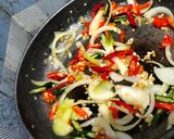 Foto langkah ke 7 dari resep Udang pedas asam manis.