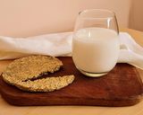 Foto del paso 6 de la receta: "Leche" o bebida de avena + galletas saladas con bagazo de avena