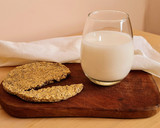 Foto del paso 6 de la receta: "Leche" o bebida de avena + galletas saladas con bagazo de avena