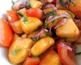 Hình bước làm 3 của món 🌱 Salad Mùa Hè - Cà Chua Xuân Đào Sốt Balsamic
