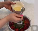 عکس مرحله 1 از دستور ژله آلوئه ورا و آلبالو به همراه توت فرنگی