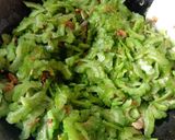 Foto langkah ke 3 dari resep Oseng Pare Pedas.