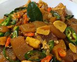Foto langkah ke 5 dari resep Oseng Kikil Kecap Cabe Ijo Pedas.
