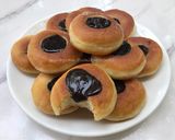 Gambar langkah 5 resipi Donat Coklat.