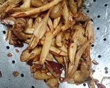 Foto langkah ke 3 dari resep Jamur Siung Kidang uyah bawang.