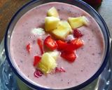 A picture of step 3 of Strawberry oats shake.