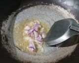 Foto langkah ke 3 dari resep Nasi Goreng Gorengan dengan Sayur Rebus.