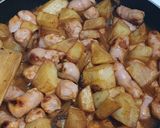 Foto del paso 5 de la receta: Salchichas de pollo con patatas