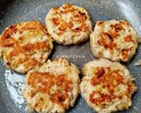 Foto langkah ke 4 dari resep Blackpepper chicken burger.