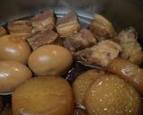 A picture of step 7 of Pork Belly Simmered with Daikon Radish.