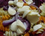 Foto del paso 6 de la receta: Fideos tricolor en ensalada con texturas y sabores varios