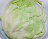 A picture of step 1 of Curry cabbage.